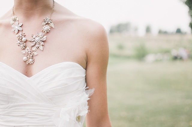 10 Wedding Day Traditions