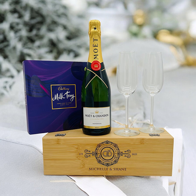 To Love & Bubbles – Personalised Moët Gift Box