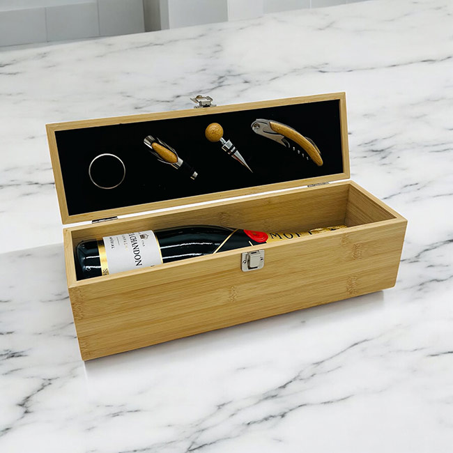 To Love & Bubbles – Personalised Moët Gift Box2